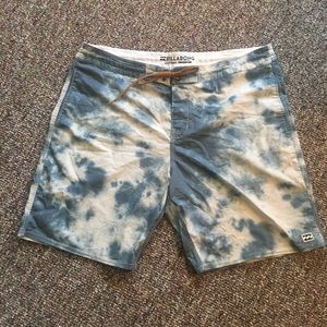 Billabong Men’s Swim Trunks 🌊🌴